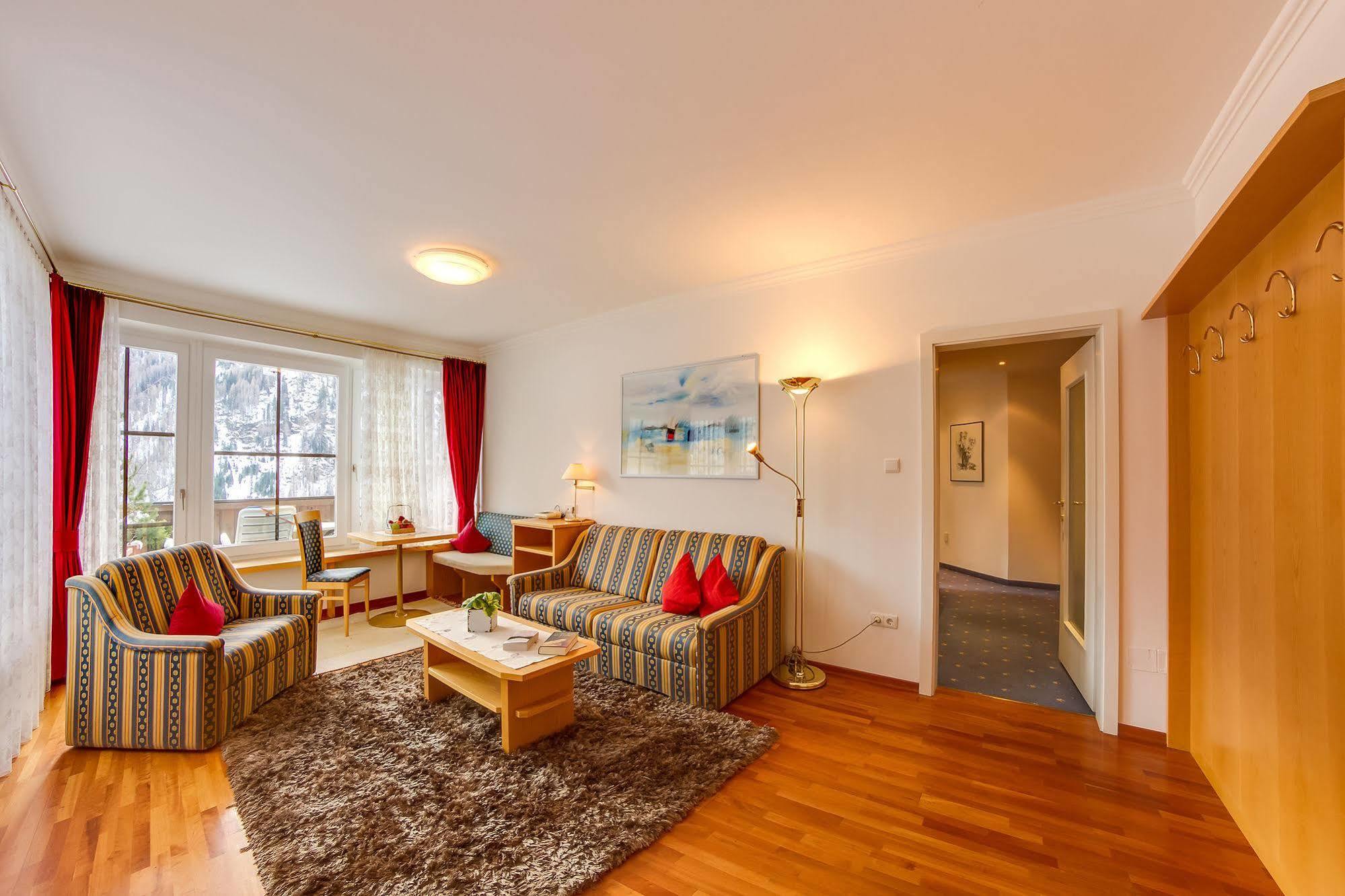Hotel Berger Superior Riva di Tures Kültér fotó