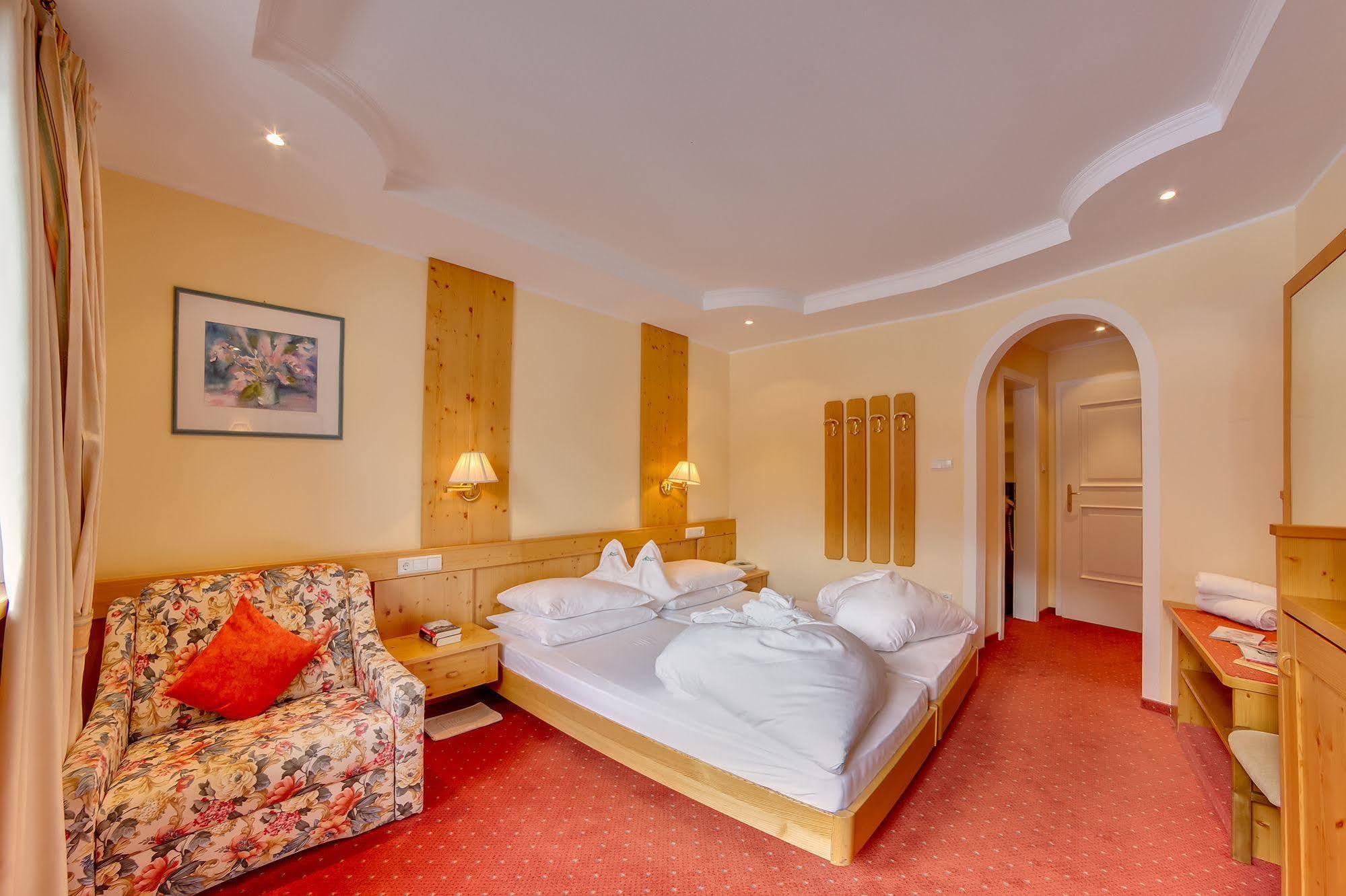 Hotel Berger Superior Riva di Tures Kültér fotó